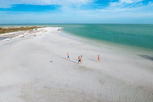New-Port-Richey-Windsong-Charters-and-Boat-Rentals-Aerial-of-family-on-beach-at-Anclote-Key-2024-Roundhouse-Creative-1